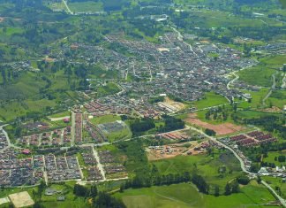 REGISTRADOR Y MINISTRO DE HACIENDA HACEN QUEDAR MAL LA DEMOCRACIA