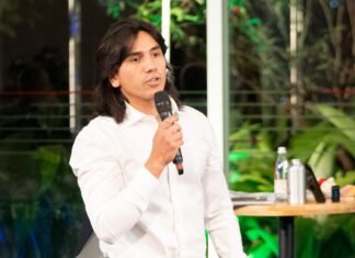 ALBERT CORREDOR INVITA A MIRAR HACIA EL FUTURO