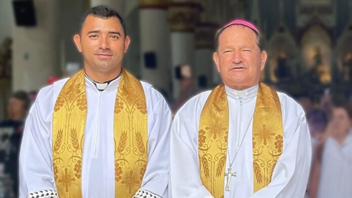 Monseñor Hugo Alberto Torres. y Presbítero Henry Yoan David Úsuga - Junio 2024