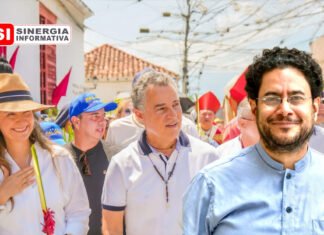 Con Iván Cepeda volvió la polémica a Medellín en torno a la historia de la violencia política en Antioquia