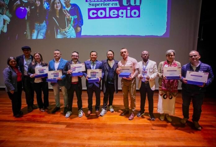 El Ministerio de Educación Nacional reconoce a la IU Digital por llevar educación superior a los territorios donde más se necesita - Julio 2026