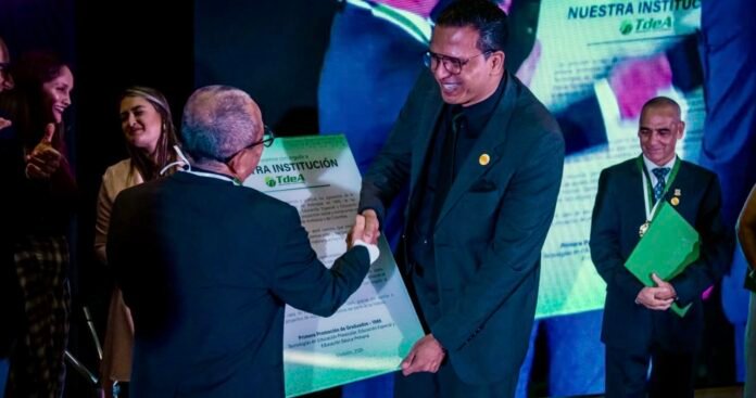 Leonardo García Botero. Tecnológico de Antioquia. 40 años de los primeros egresados y 30 de Educación Infantil del TdeA: Un homenaje a la formación de maestros - Octubre 2026